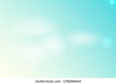 Abstrakter, blauer, klarer Himmelshintergrund mit unscharfem Bokeh und sanftem Lichteffekt, heller Zauberschweiß. Weiß glänzt mit glänzenden Fackeln und rundem Licht am blauen Himmel. Sonnenlicht mit Linsenfleck