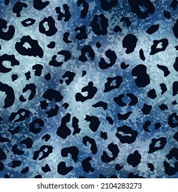 Vector abstract blue leopard spot shiny seamless pattern. Wild animal cheetah skin blue metallic foil texture for fashion print design, wrapping, digital paper, wallpaper, background.