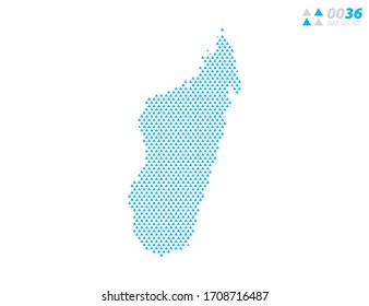 Mapa del triángulo abstracto vectorial azul de Madagascar. Organizado en capas para una edición sencilla.