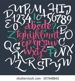 Alfabeto de Vector. Letras dibujadas a mano. Letras del alfabeto escritas con un pincel.