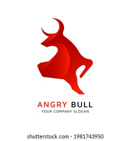 Vektorgrafik eines wütenden roten Bullen. Bison, Büffel, Tiermaskottchen, Kraft, Stärke. Einfaches abstraktes Logo-Design. Farbverlauf, trendige Typografie. Verwendet für Branding, Business, Unternehmen, Zeichen, Symbol und Symbol.