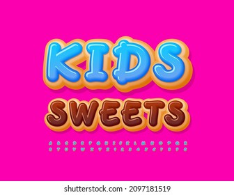 Vektorkünstlerischer Banner Kids Sweets. Blauer verglaster Schriftzug. Süßes Set handgeschriebener Alphabet-Buchstaben und -Zahlen