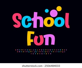 Vector Anuncio artístico Escuela Diversión con juguetón brillante Fuente. Conjunto de letras y números de alfabeto colorido