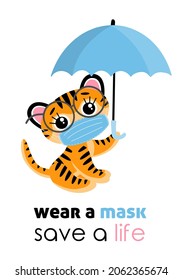 Cartel vectorial con advertencia de llevar una máscara. Cuto tigre de dibujos animados, símbolo del año nuevo 2022, con máscara médica, bajo el paraguas.  Aislado sobre fondo blanco. 