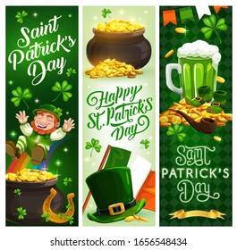 Pancartas vectoriales del Día de San Patricio. Sombrero leprechaun, hojas de trébol o shamrock irlandeses y macetas de oro, cerveza verde, herradura afortunada e bandera de Irlanda, arco iris y calderos de tesoro