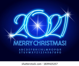Vector hermosa tarjeta de saludo Feliz Navidad 2021! Fuente azul iluminada. Letras y números de los alfabetos neones brillantes