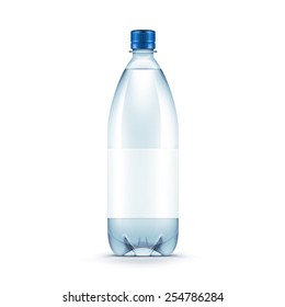 Botella de agua azul de plástico en blanco aislada en fondo blanco