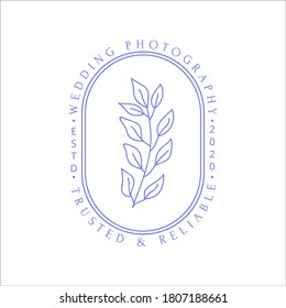 Modelos de diseño de logotipo botánico vectorial en el arte de línea de moda de estilo mínimo. Símbolos de emblema o marco para cosméticos, bodas, cuidado de la piel y productos naturales.