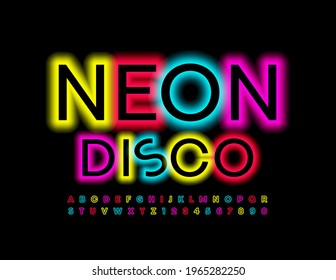 Banner brillante vector Neon Disco. Fuente brillante colorida. Letras y números de alfabetos eléctricos