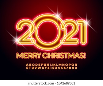 Vector brillante tarjeta de felicitación Feliz Navidad 2021! Fuente naranja eléctrica. Letras y números de los alfabetos neones
