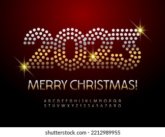 Vector tarjeta de saludo brillante Feliz Navidad 2023! Fuente metálica de oro. Letras y números de alfabeto de estilo elite. 