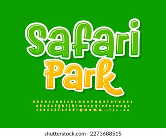 Signo vectorial brillante Safari Park con letra amarilla graciosa. Letras y números de alfabeto de juego