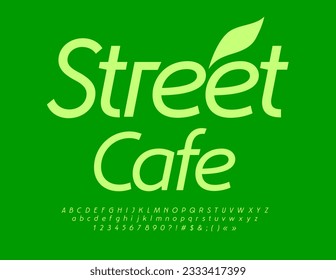 Logo de negocios vectores Street Cafe con Leaf decorativa. Fuente verde moderna. Conjunto de letras, números y símbolos de estilo moderno