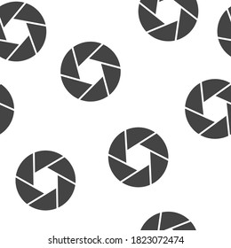 Vector camera lens icon. Camera shutter on seamless pattern on a white background.
