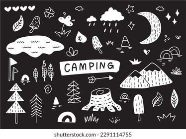 Vector - conjunto de garabatos de camping, concepto de exterior o picnic, dibujo a mano sobre fondo blanco, elementos de aventura.