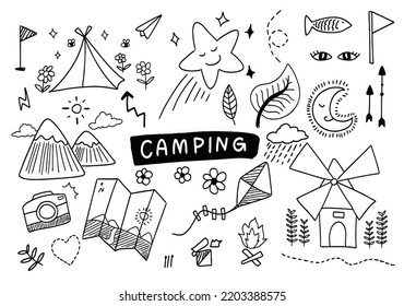 Vector - Camping y juego de doodles al aire libre. Elementos de acampada dibujados a mano sobre fondo blanco.