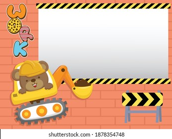 Dibujo vectorial de marco de fondo vacío en blanco con oso lindo en vehículo de construcción, para niños plantilla de tarjeta de invitación.