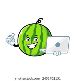 Caricatura de Vector, personaje y mascota de una sandía que sostiene la computadora portátil.