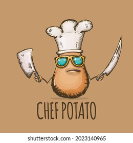 Caricatura vectorial personaje de papa con sombrero de chef que sostiene cuchillos de cocina aislados de fondo marrón. Funky Cool hipster Chef personaje con gafas de sol