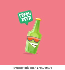 Vektorcartoon Funky Bierflasche Charakter mit Sonnenbrille einzeln auf rosafarbenem Hintergrund. Vektor lustige Bieretikett oder Plakatdesign Vorlage. Internationales Biertag-Comic-Poster oder Banner