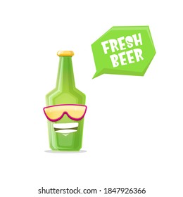 Vektorcartoon Funky Bierflasche Charakter mit Sonnenbrille einzeln auf weißem Hintergrund. Vektor lustige Bieretikett oder Plakatdesign Vorlage. Internationales Biertag-Comic-Poster oder Banner