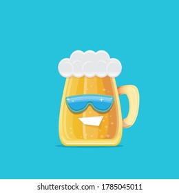 Vektorgrafik funky Biergläser mit Sonnenbrille einzeln auf blauem Hintergrund. Vektor lustige Bieretikett oder Plakatdesign Vorlage. Internationales Biertageskartoon-Comic-Poster oder Grußbanner