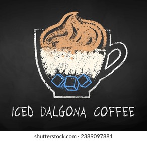 Image vectorielle croquis dessiné à la craie de la tasse de café Dalgona glacée sur fond noir.