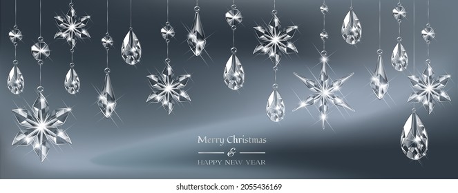 Weihnachtshintergrund mit realistischen, transparenten Glasschneeflocken und Dekoration. Glühende durchsichtige Kristalle