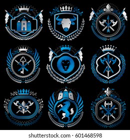 Escudo de armas heráldico con clase de Vector. Colección de blasones estilizados en diseño vintage y creados con Elementos gráficos, coronas y banderas reales, estrellas, torres, armería, cruces religiosas.