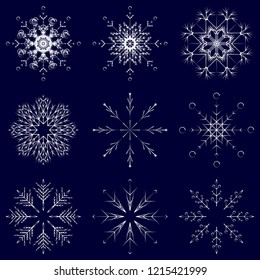 Vektorgrafik von künstlerischen, eisigen abstrakten Kristallschneeflocken einzeln auf dem Hintergrund als Winterdekorationsgruppe oder Kollektion. Eis oder Frost Schöne Sternschmuck-Silhouette oder Saisonkunst