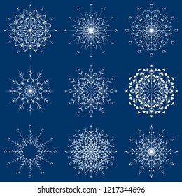 Colección vectorial de copos artísticos de nieve abstracta de cristal aislados en el fondo como grupo de decoración o colección de diciembre de invierno. Hielo o escarcha hermosa silueta de ornamento estrella o arte de temporada