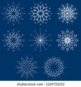 Colección vectorial de copos artísticos de nieve abstracta de cristal aislados en el fondo como grupo de decoración o colección de diciembre de invierno. Hielo o escarcha hermosa silueta de ornamento estrella o arte de temporada