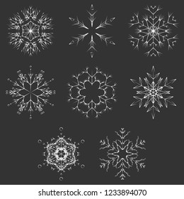 Vektorgrafik von künstlerischen, eisigen abstrakten Kristallschneeflocken einzeln auf dem Hintergrund als Winterdekorationsgruppe oder Kollektion. Eis oder Frost Schöne Sternschmuck-Silhouette oder Saisonkunst