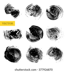 Coleção de vetores das texturas do círculo grunge no fundo branco. Ilustração do conjunto de círculos grunge. Vetor texturizado mão desenhado elementos para design, web design, tecido, moda, envoltório.