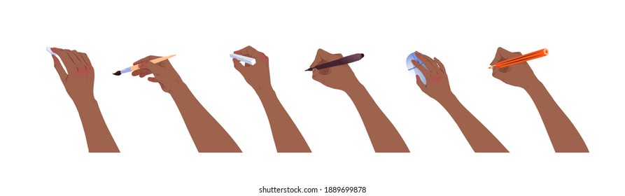 Colección vectorial de manos con pincel, lápiz y tiza aislados sobre fondo blanco.