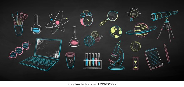 Vektorfarbenkreide gezeichnete Illustrationssammlung von Wissenschaftsobjekten auf schwarzem Chalkboard-Hintergrund.