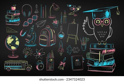 Vektorfarbenkreide gezeichnet Illustrationssatz von Bildungs- und Wissenschaftsartikeln auf Chalkboard-Hintergrund.