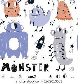 Image vectorielle motif harmonieux et répétitif enfantin dessiné à la main avec de mignons monstres aliens et des gribouillis spatiaux sur fond blanc. Motif harmonieux de monstres spatiaux. Motif de bébé. Espace.