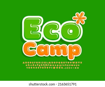 Image vectorielle Emblem Eco Camp coloré. Police Orange Enfants. Ensemble créatif de lettres et de chiffres alphabétiques