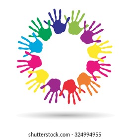 Concepto vectorial o espiral de círculo conceptual de las impresiones coloridas hechas a mano por niños aislados en fondo blanco para pintura, huella de mano, símbolo, personas, identidad, juntos, amistad, juego, diseños divertidos