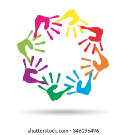 Concepto vectorial o espiral de círculo conceptual de las impresiones coloridas hechas a mano por niños aislados en fondo blanco para pintura, huella de mano, símbolo, personas, identidad, juntos, amistad, juego, diseños divertidos