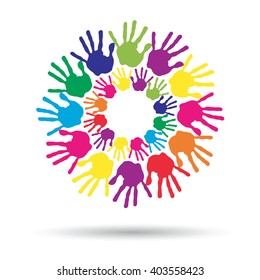 Concepto vectorial o espiral de círculo conceptual de las impresiones coloridas hechas a mano por niños aislados en fondo blanco para pintura, huella de mano, símbolo, personas, identidad, juntos, amistad, juego, diseños divertidos