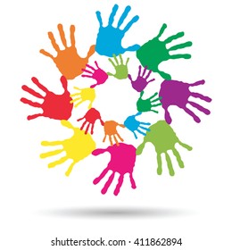 Conceito vetorial ou círculo conceitual espiral de impressões coloridas feitas por crianças isoladas sobre fundo branco para pintura, impressão de mão, símbolo, pessoas, identidade, juntos, amizade, brincar, desenhos divertidos