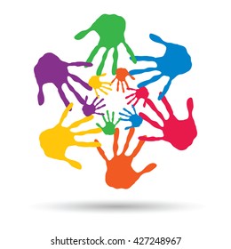 Concepto vectorial o espiral de círculo conceptual de las impresiones coloridas hechas a mano por niños aislados en fondo blanco para pintura, huella de mano, símbolo, personas, identidad, juntos, amistad, juego, diseños divertidos