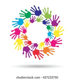 Concepto vectorial o espiral de círculo conceptual de las impresiones coloridas hechas a mano por niños aislados en fondo blanco para pintura, huella de mano, símbolo, personas, identidad, juntos, amistad, juego, diseños divertidos
