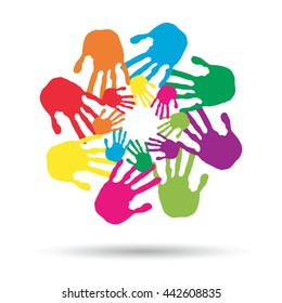 Concepto vectorial o espiral de círculo conceptual de las impresiones coloridas hechas a mano por niños aislados en fondo blanco para pintura, huella de mano, símbolo, personas, identidad, juntos, amistad, juego, diseños divertidos