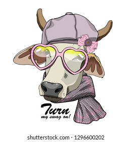 Vaca vetor com óculos cor-de-rosa, lenço de malha e chapéu. Ilustração desenhada à mão de vaca vestida.