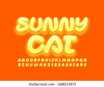 Signo creativo vectorial Sunny Cat. Fuente Amarilla brillante. Letras y números de alfabeto de moda