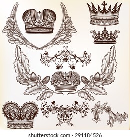 Vector crowns set in vintage style with wreath