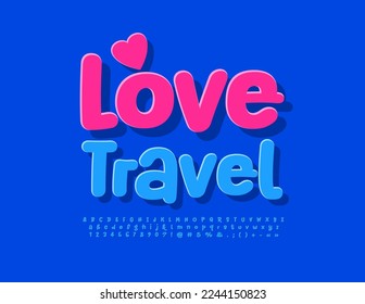 Tarjeta vectorial lindo Amor Viaje con corazón decorativo. Tipo de letra pegatina azul, letras de alfabeto divertidas, números y símbolos establecidos